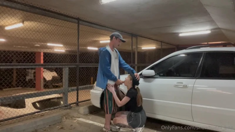 SnowBunni_bne Suce Une Bite Dans Un Parking